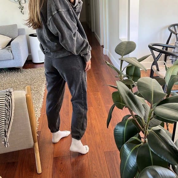 TNA Cozy Fleece Boyfriend Sweatpants - Picture 6 of 6